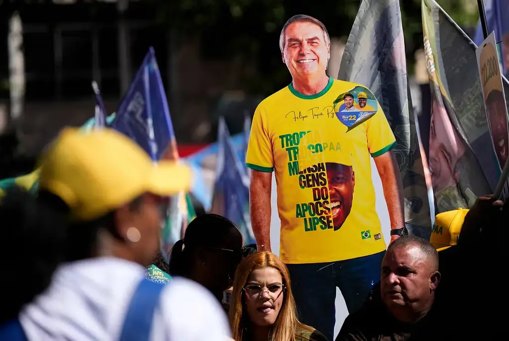 Flávio Bolsonaro är favorit enligt opinionsundersökningarna – men kan man lita på dem?