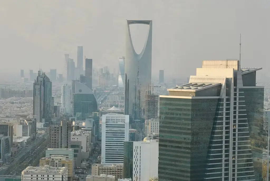 Kingdom Centre i Riyad i bakgrunden.