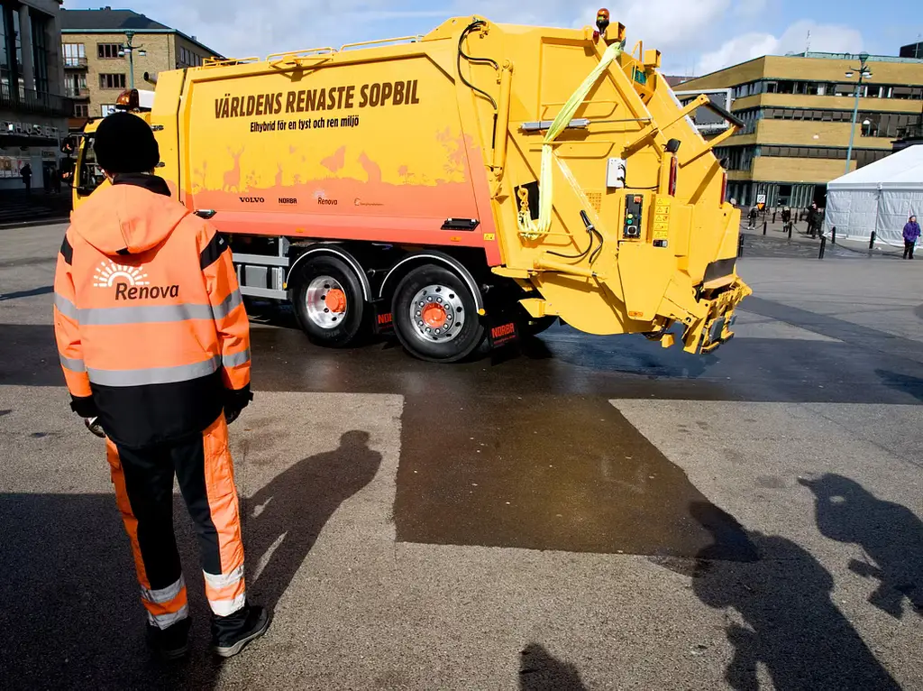 Volvo, Norba och Renova har tagit fram en elhybridsopbil.