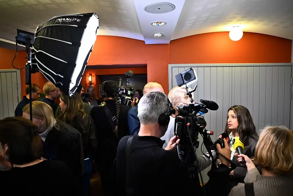 V-ledaren Nooshi Dadgostar inför fredagens möte med S, MP och C.