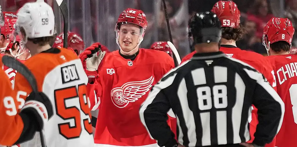 Anton Johansson firar sitt första NHL-mål under matchen mot Philadelphia Flyers.