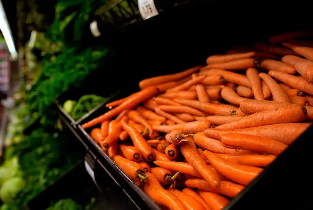 Matpriserna har pressats ned sedan matmomsen halverades från 12 till 6 procent i våras.