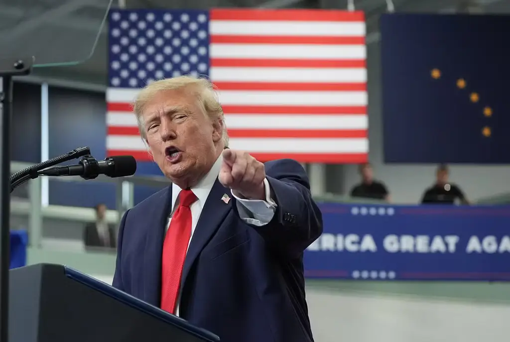 President Donald Trump under kampanjmötet i Alaska.