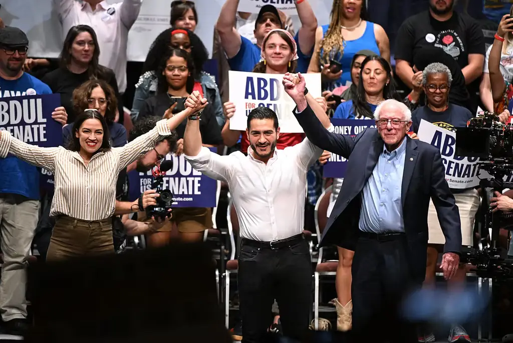 Alexandria Ocasio-Cortez, Abdul El-Sayed och Bernie Sanders i Detroit i juli.