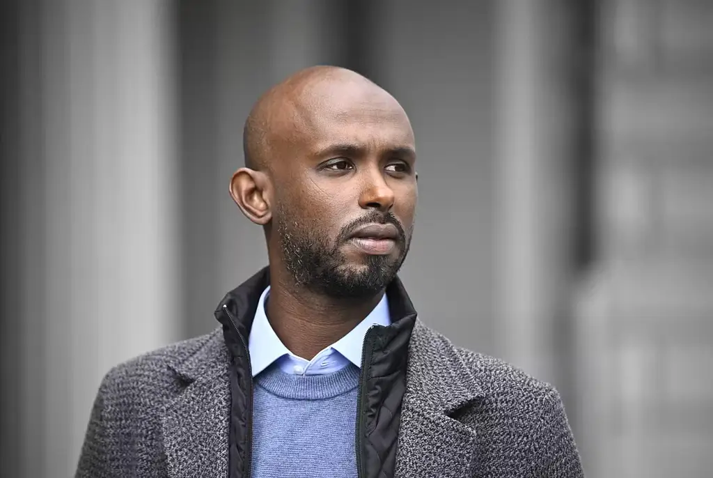 Mohamed Ali från Borlänge som personkryssats till riksdagen för Vänsterpartiet, fotograferad när han kom till Stockholm från Borlänge på Stockholms centralstation.