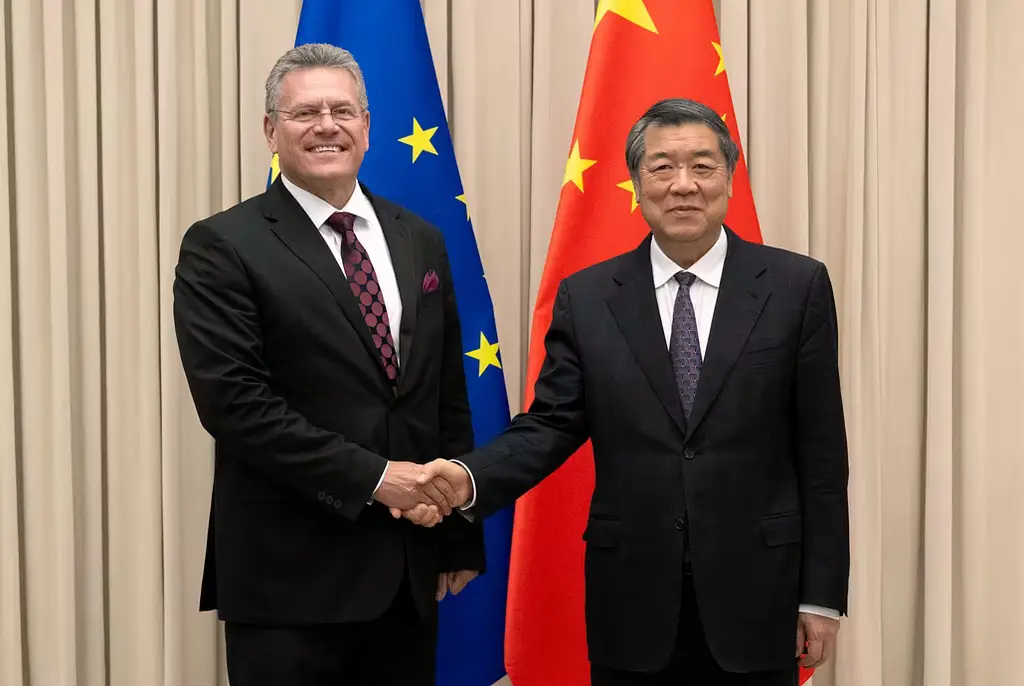 Maros Sefcovic och He Lifeng på fredagen.