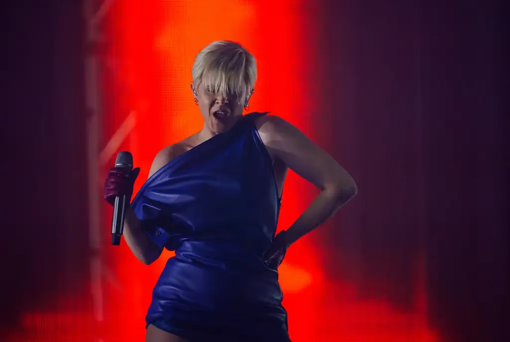 Robyn håller konser under sin turné ”The sexistential tour” på 3 arena.