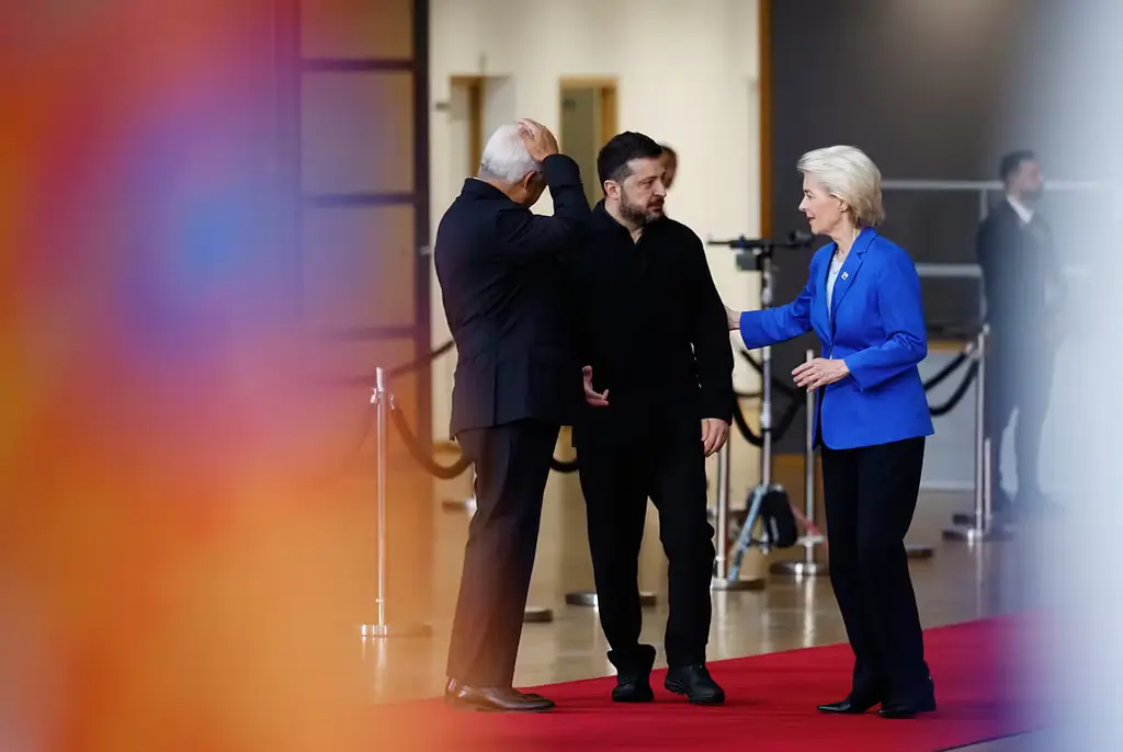 Europeiska rådets ordförande Antonio Costa, Ukrainas president Volodymyr Zelenskyj och EU-komissionens ordförande Ursula von der Leyen i Bryssel på fredagen.