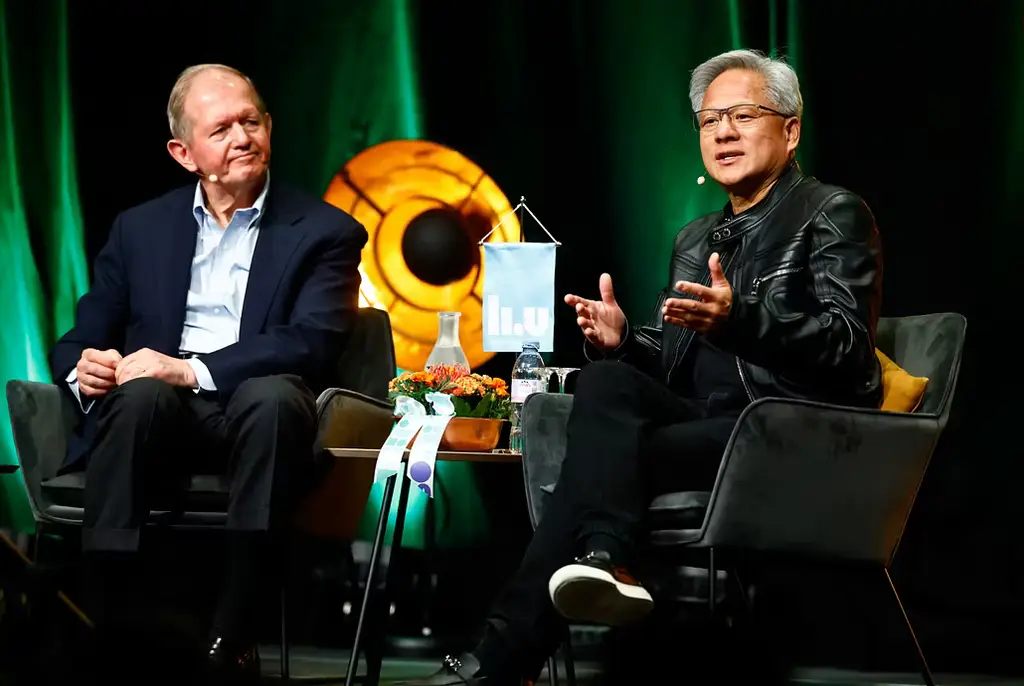 Marcus Wallenberg med Nvidias medgrundare och vd Jensen Huang, när den senare blev hedersdoktor vid Linköpings universitet i maj förra året.