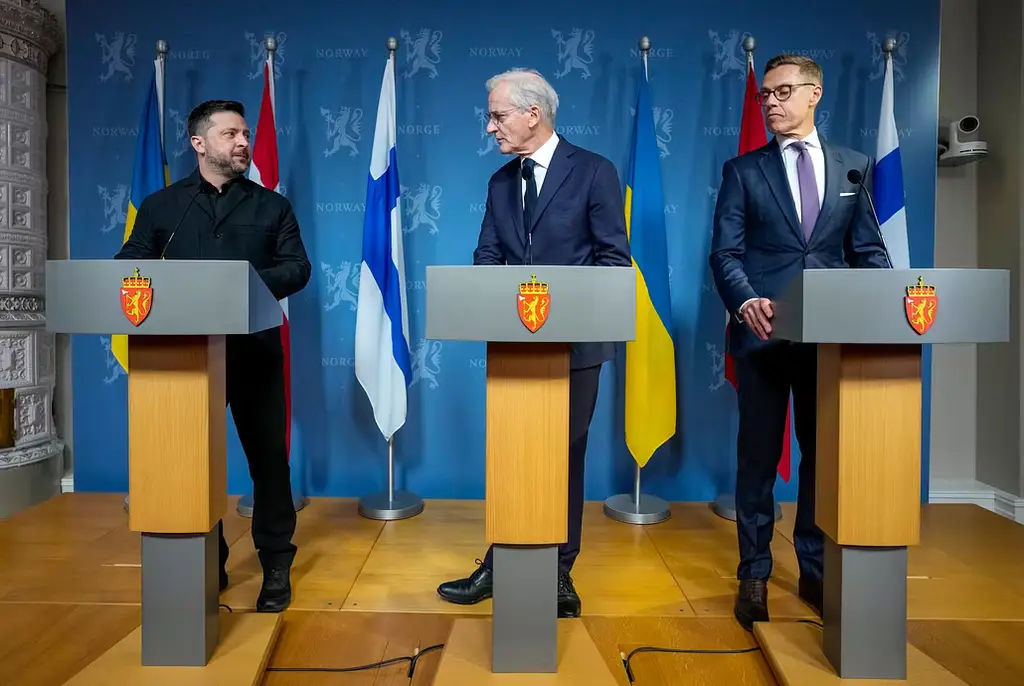 Oslo 20261020. 
Ukrainas President Volodymyr Zelenskyj, statsminister Jonas Gahr Støre och Finlands president Alexander Stubb under en pressekonferens efter fredssamtalen i Olso.