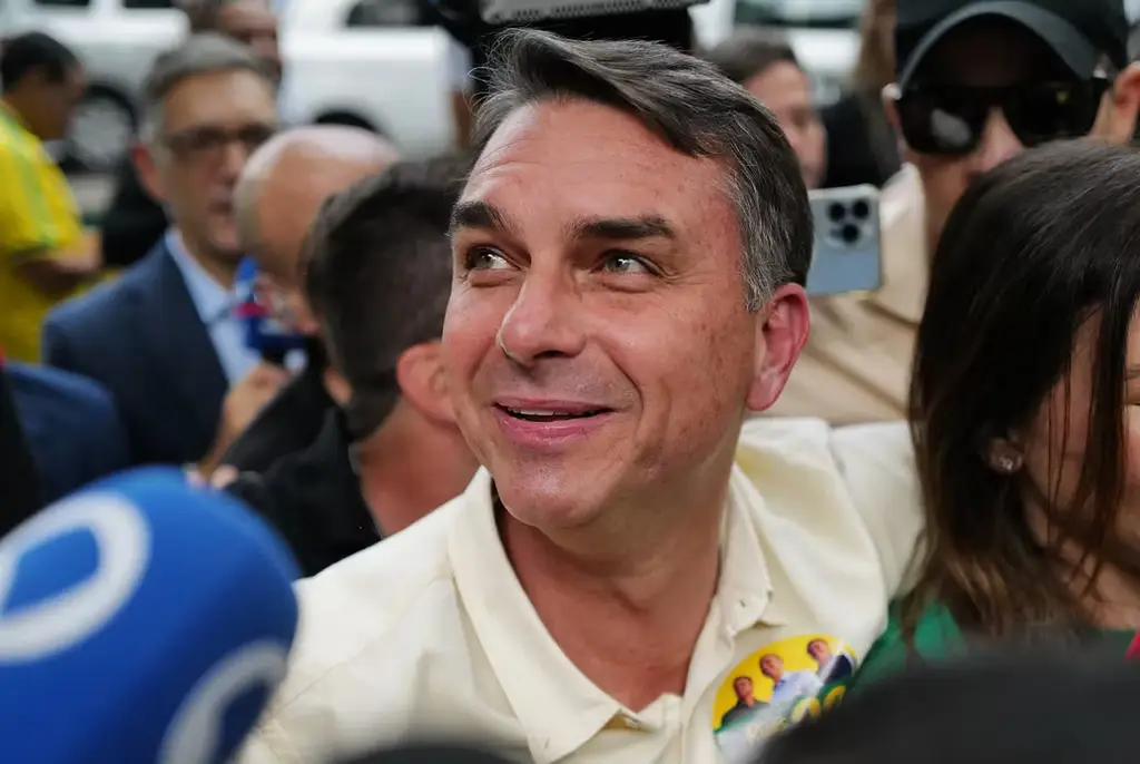 Flávio Bolsonaro.