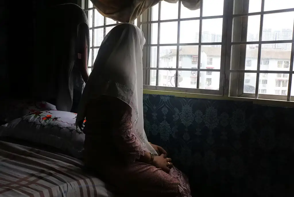 Rapporten bygger på svar från 5 000 flickor i fem länder. En av tio uppgav en oplanerad graviditet efter en klimathändelse, medan nio av tio sa att extremväder pressade familjen hårt.