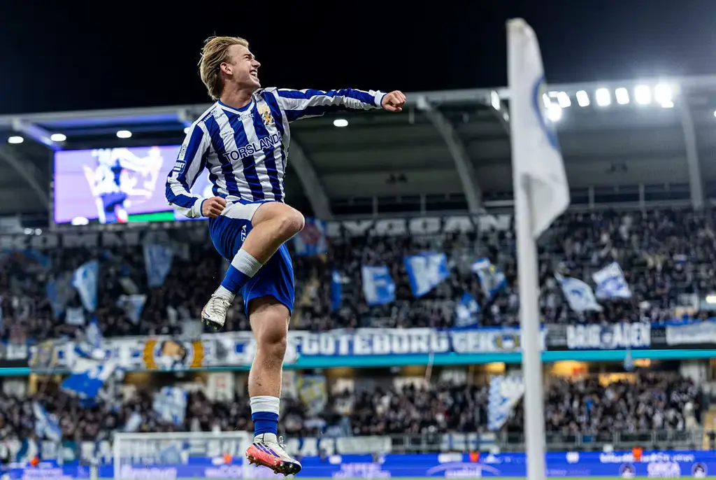 Noah Tolf jublar efter 1-0.