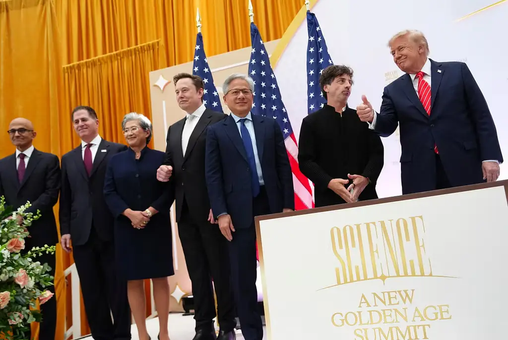 Donald Trump tillsammans med techprofilerna Sergey Brin, Jensen Huang, Elon Musk, Lisa Su, Michael Dell och Satya Nadella i Washington DC den 8 oktober.
