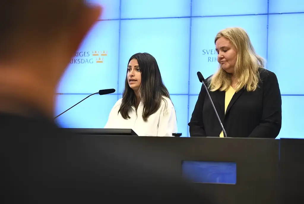 Nooshi Dadgostar (V) och Ida Gabrielsson (V).