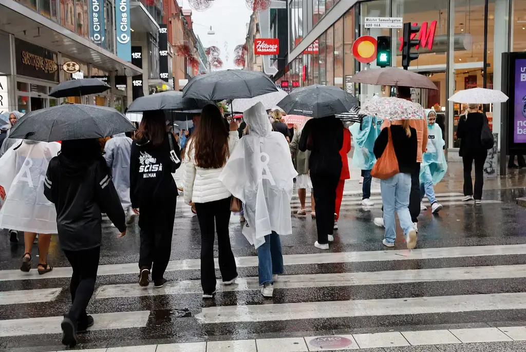 En regnig onsdag i Stockholm. Arkivbild.