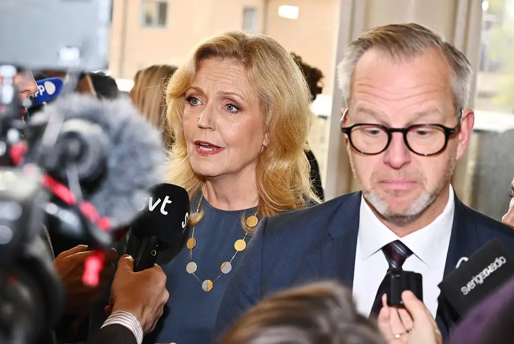 
Centerpartiets partiledare Elisabeth Thand Ringqvist och Mikael Damberg (S) anländer till torsdagens statsministeromröstning.