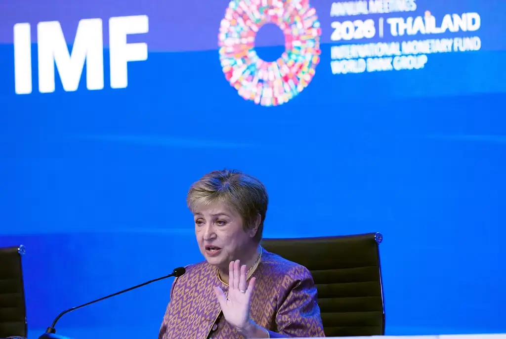 IMF-chefen Kristalina Georgieva i Bangkok. Växande skulder lämnar mindre utrymme för försvar och en åldrande befolkning.