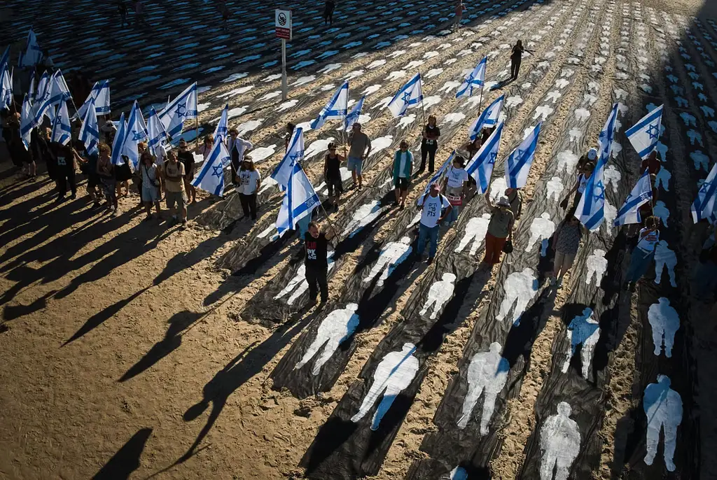 Installationen ”Kostnaden av misslyckandet” på stranden i Tel Aviv i Israel.