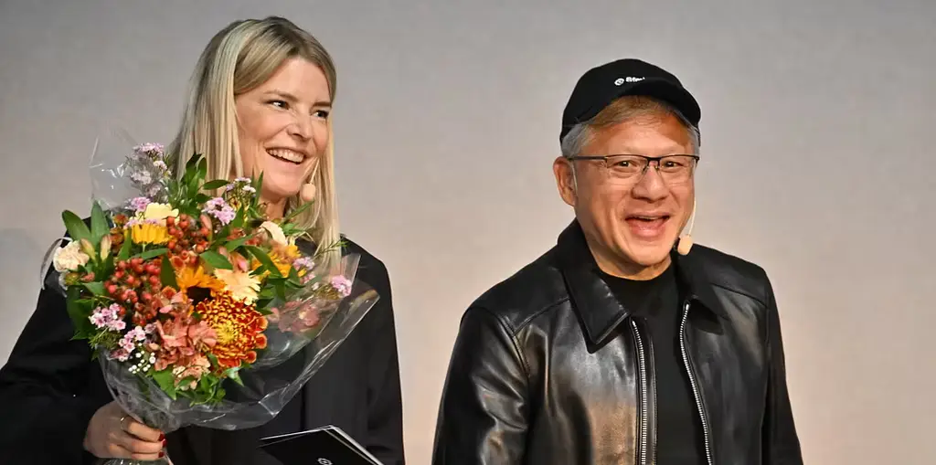 Jenny Nordlöw, vd för superdatorprojektet Sferical AI, och Jensen Huang, vd för Nvidia, under eventet ”Sferical One” i Stockholm på torsdagen.
