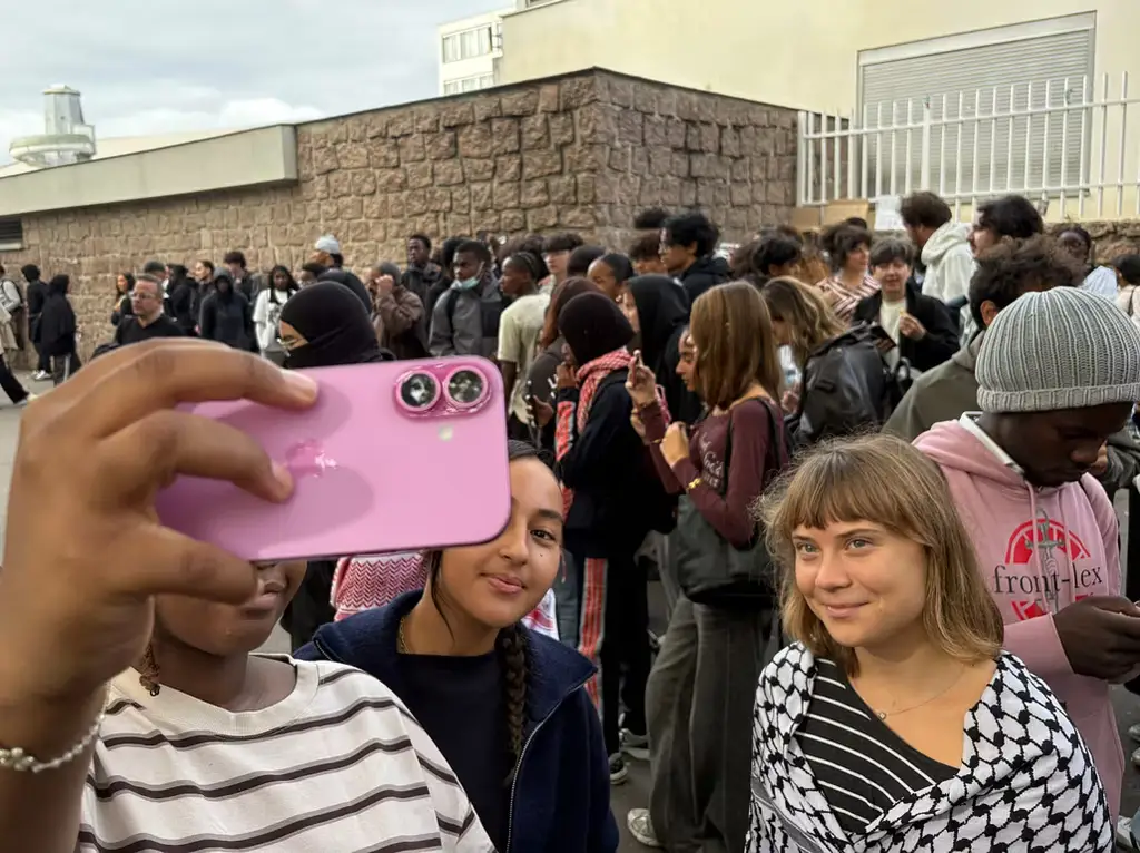Greta Thunberg vid studentprotesterna i Paris.