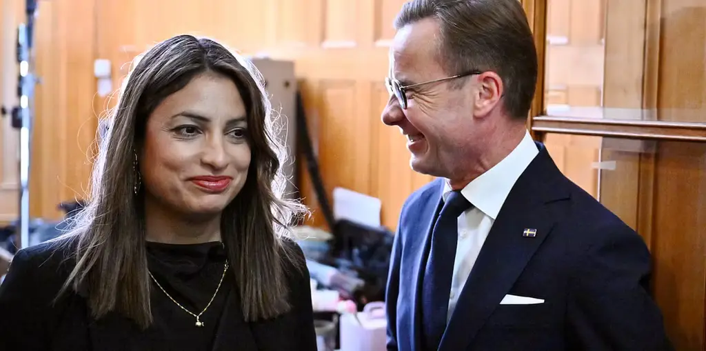 Vänsterpartiets partiledare Nooshi Dadgostar och Moderaternas partiledare Ulf Kristersson.